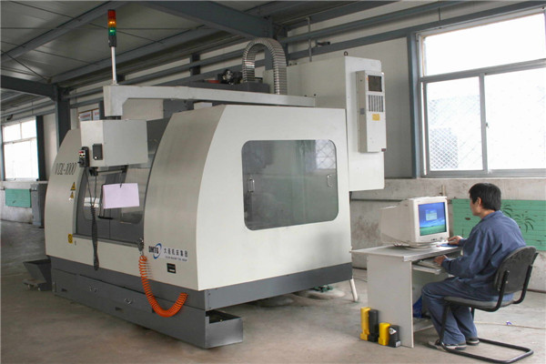CNC machining center (1)